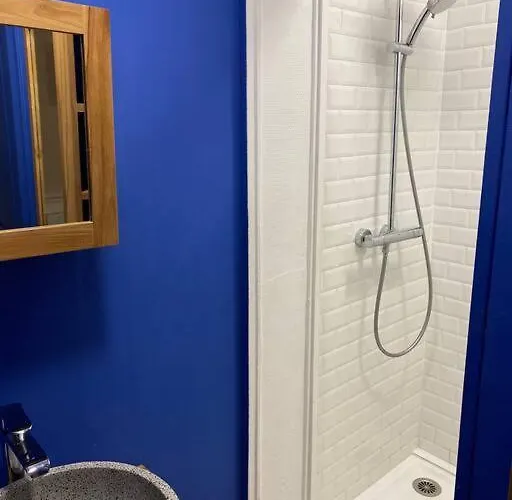 And Cosy Menilmontant Appartement Parijs